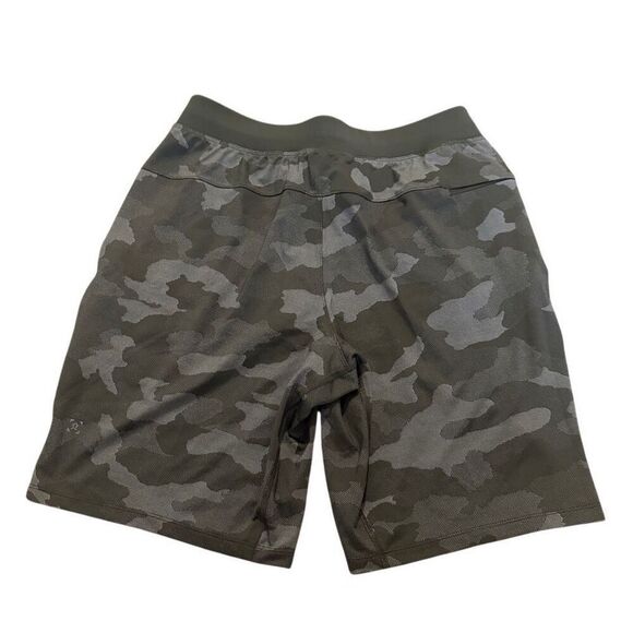 Lululemon green camo shorts size medium - Picture 2 of 4